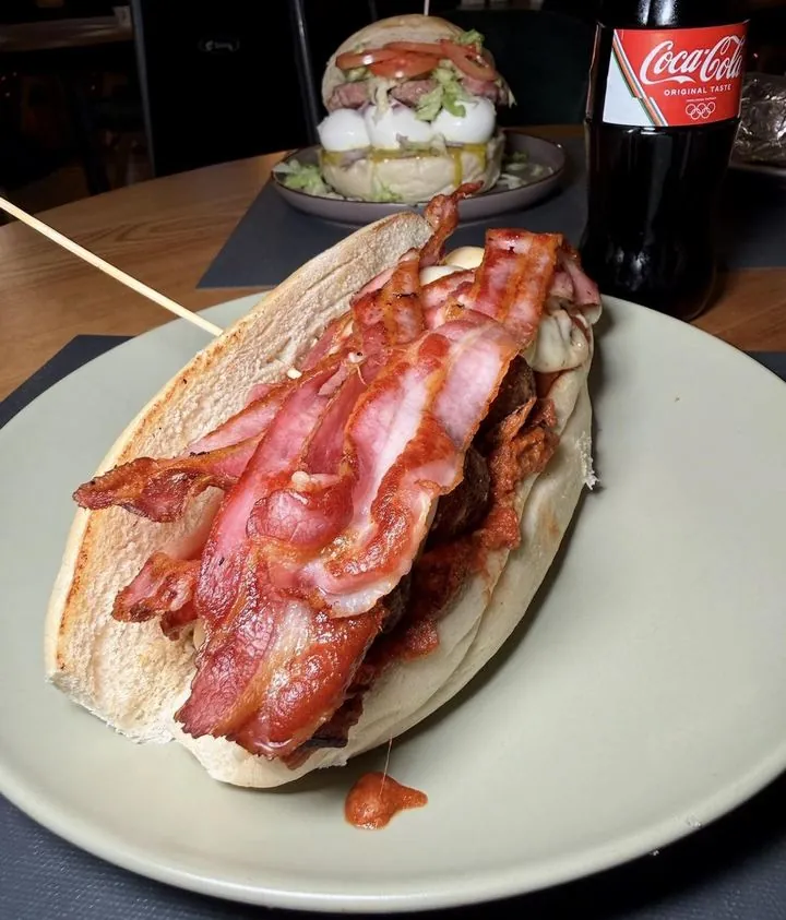 Panino con bacon croccante