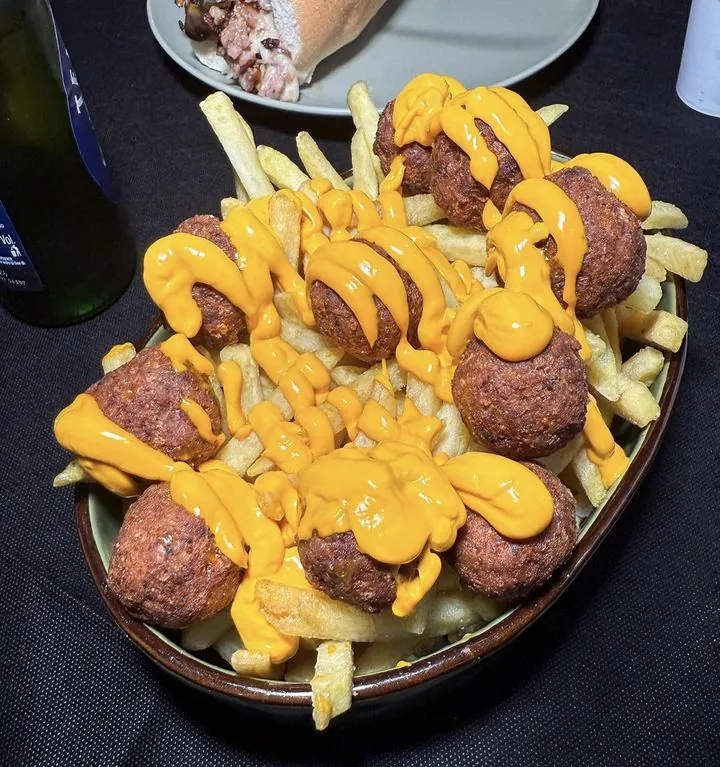 Polpette e patatine con cheddar
